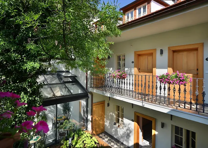 Hotel At The White Lily